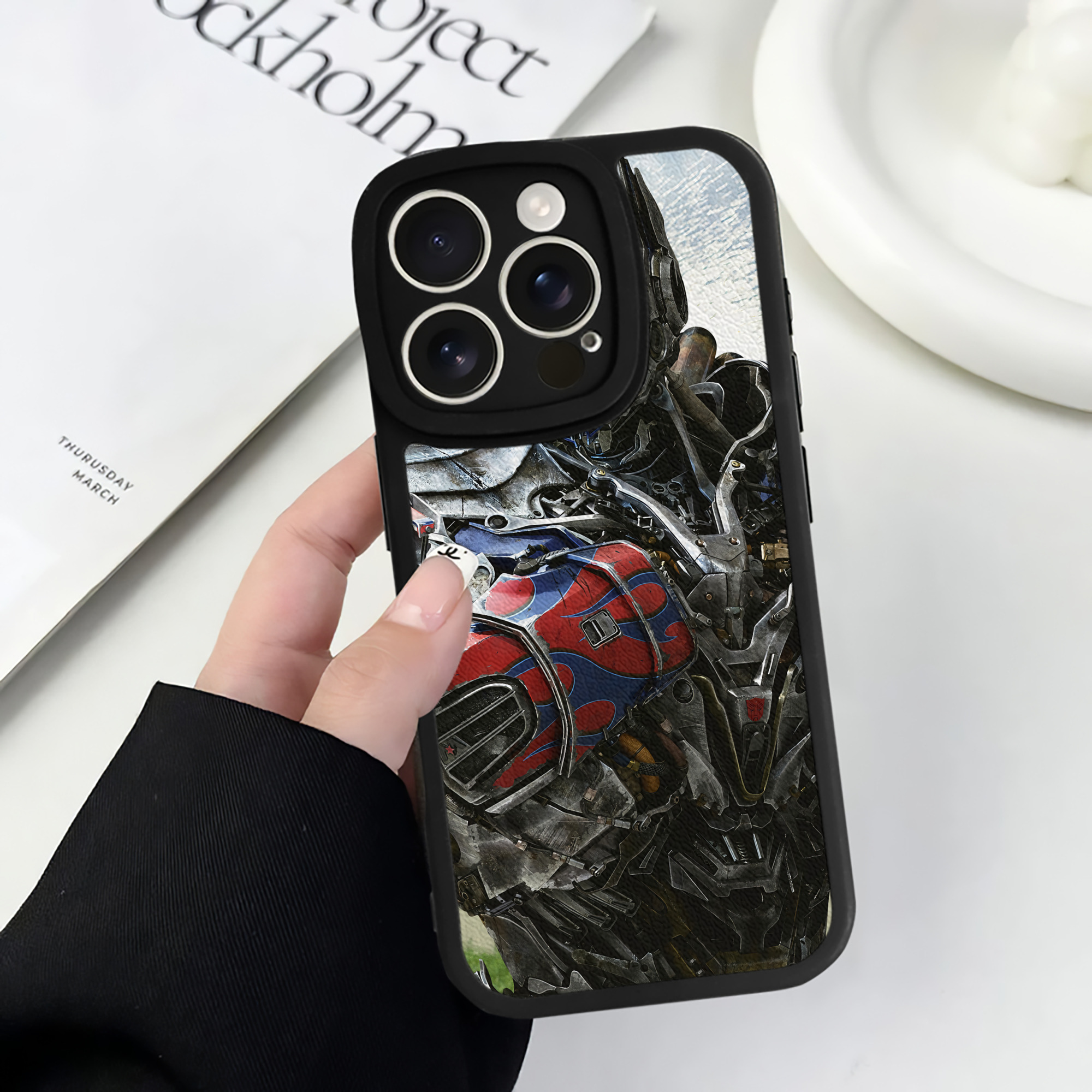 （画像用） Transformers トランスフォーマー 【iPhone 16シリーズ対応】シリコンスマホケース（レザー調） 材質：シリコン